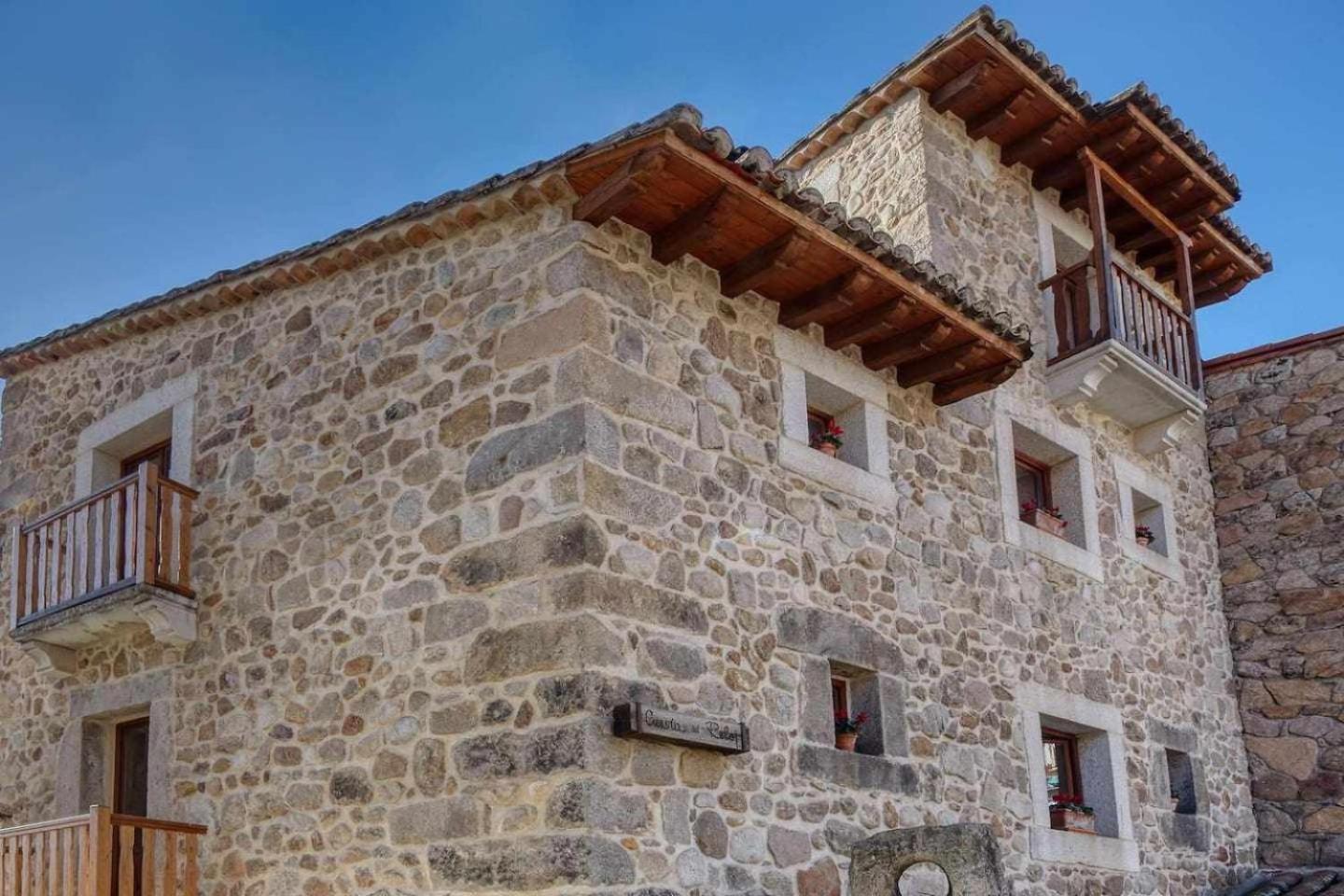 Cuesta Del Reloj Piedralaves Exterior foto